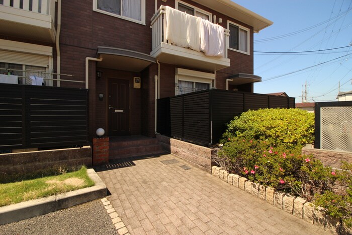 フロ－ラルⅣの物件外観写真