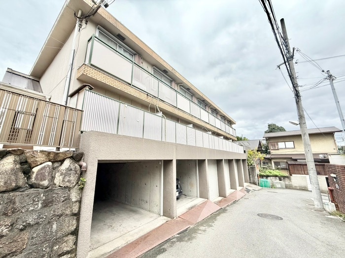 ハイネス香里の物件外観写真