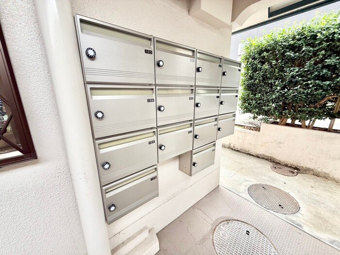 ハイネス香里の物件外観写真