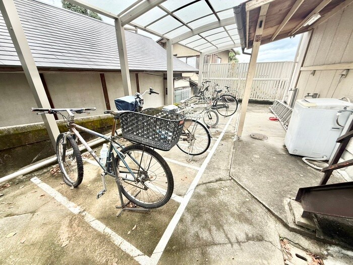 ハイネス香里の物件外観写真