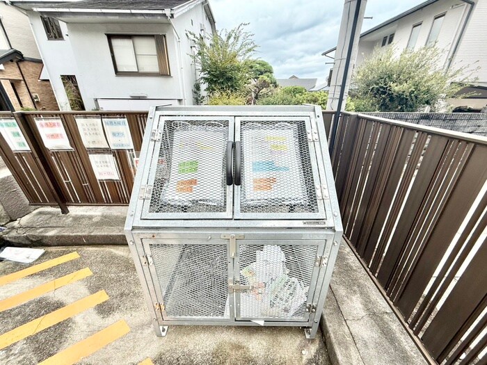 ハイネス香里の物件外観写真