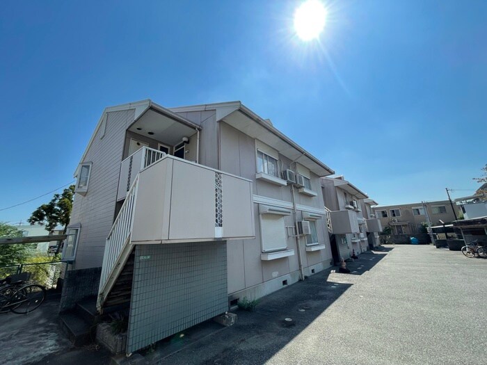 ハイツ・クレッシェンドの物件外観写真