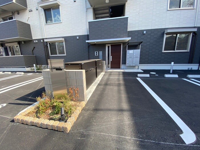 ジラソーレの物件外観写真