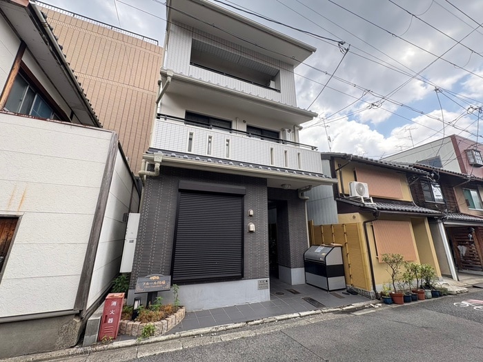 フルール川端の物件外観写真