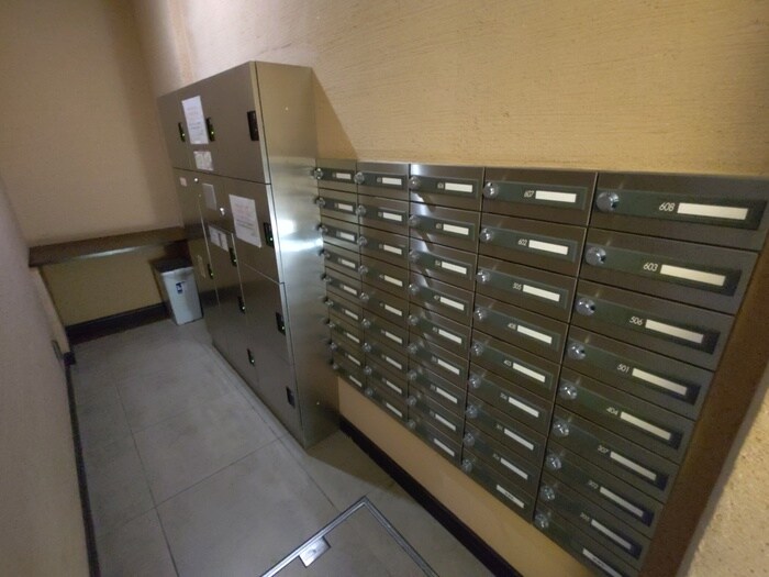 プレジオ江坂の物件外観写真