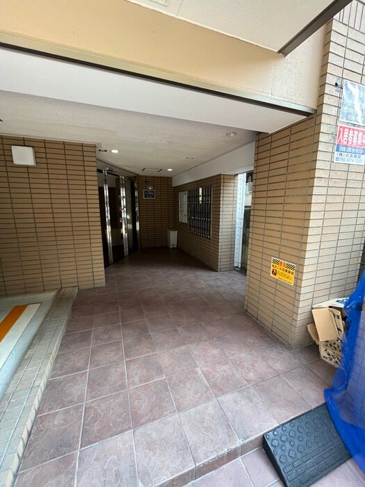 HUｇE1の物件外観写真