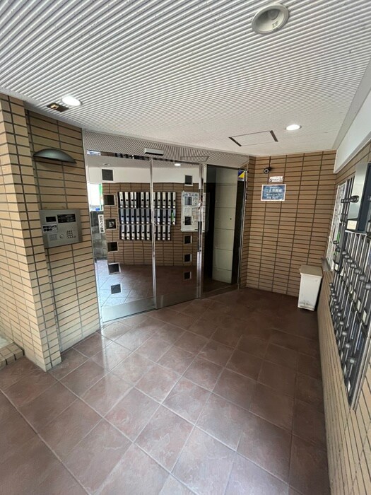 HUｇE1の物件外観写真