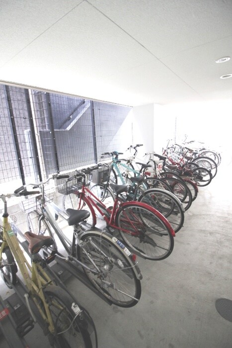 HUｇE1の物件外観写真