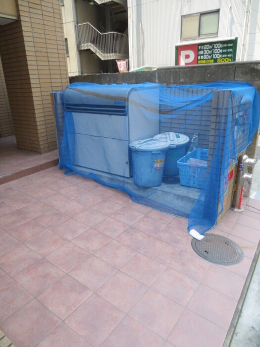 HUｇE1の物件外観写真