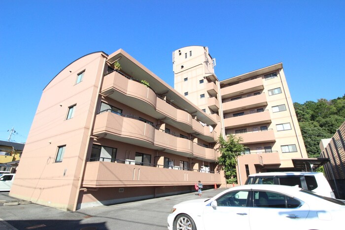 ノイシュロス御室南の物件外観写真