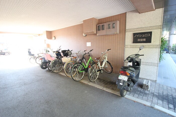 ノイシュロス御室南の物件外観写真