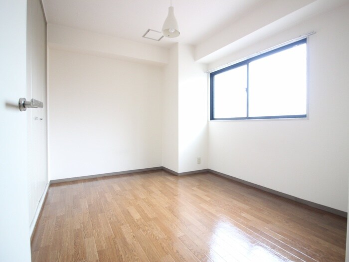 ノイシュロス御室南の物件内観写真