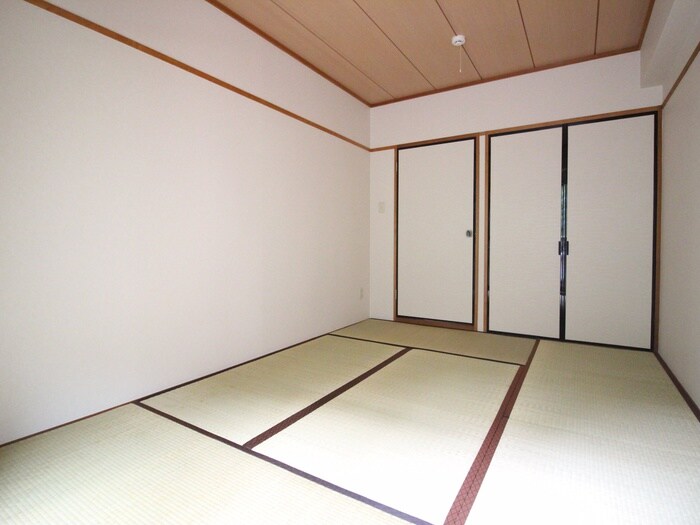 ノイシュロス御室南の物件内観写真