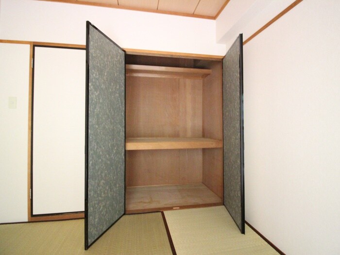 ノイシュロス御室南の物件内観写真