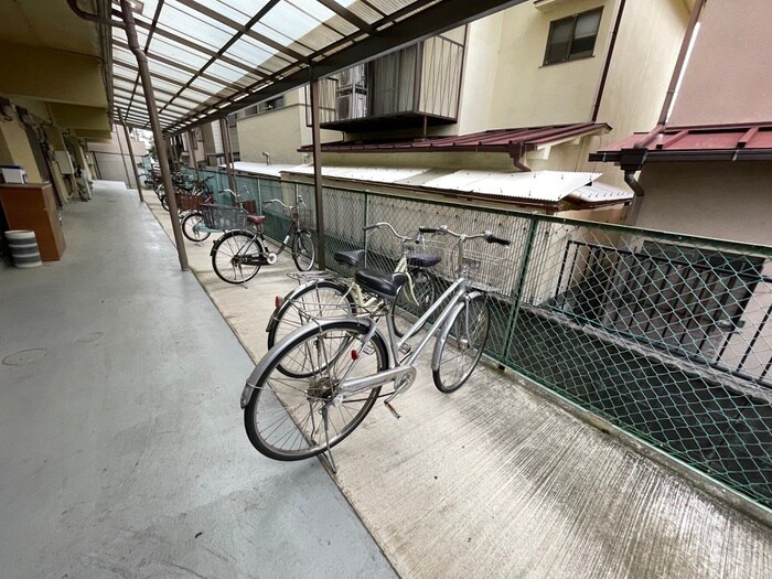 西の京マンション（4B）の物件外観写真