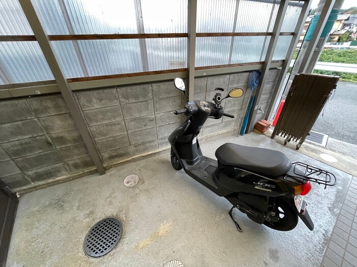 西の京マンション（4B）の物件外観写真