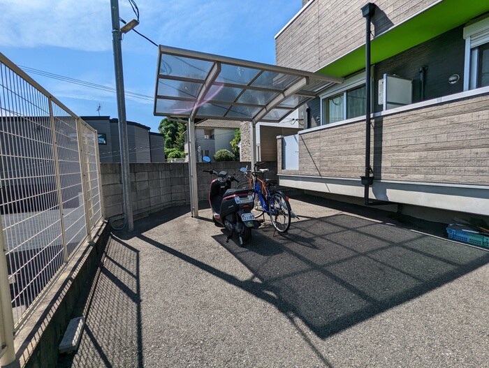 モダンアパートメント枚方岡山手の物件外観写真