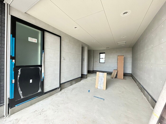 EAST GARAGE PLACEの物件外観写真