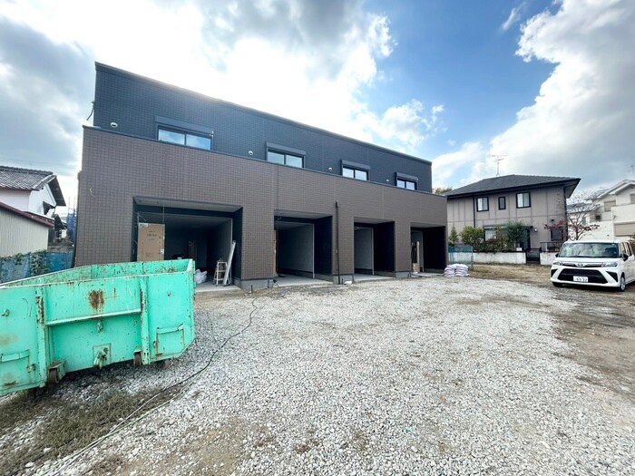 EAST GARAGE PLACEの物件外観写真