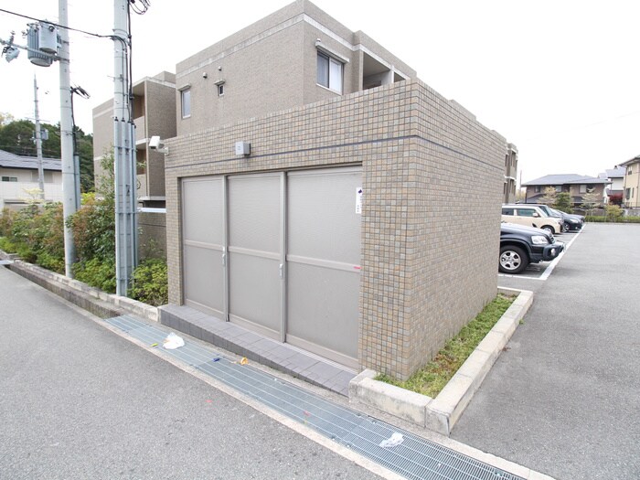 マーヴェラス箕面の物件外観写真