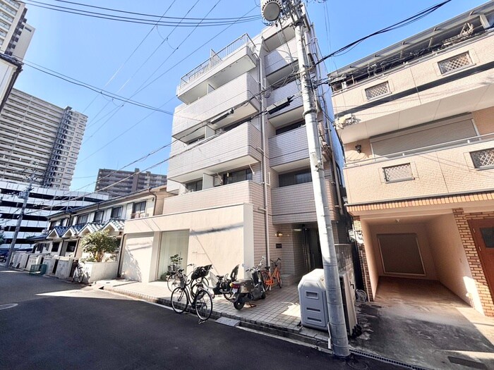 ジュネステンの物件外観写真