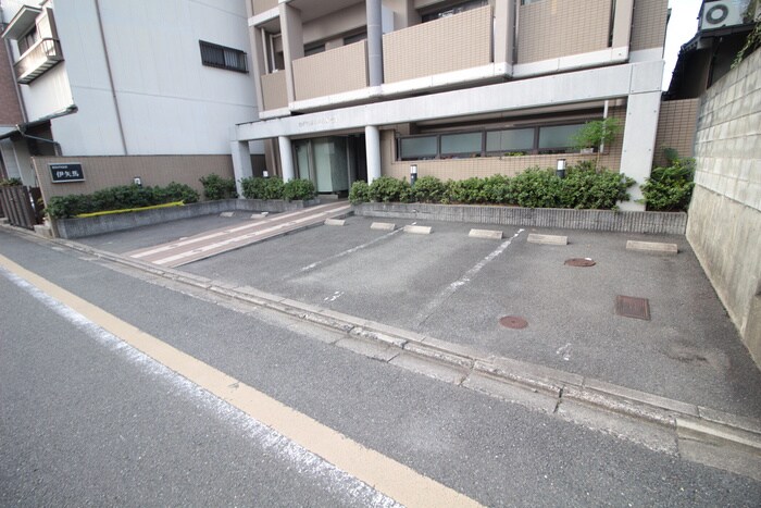 ロイヤルコート西七条の物件外観写真