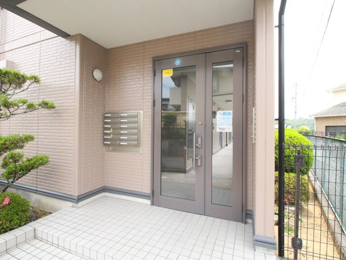 アゼリアコートの物件外観写真