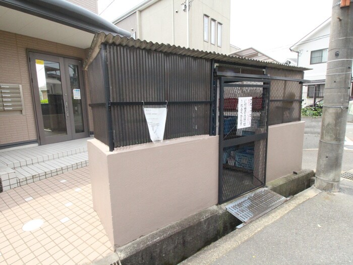 アゼリアコートの物件外観写真