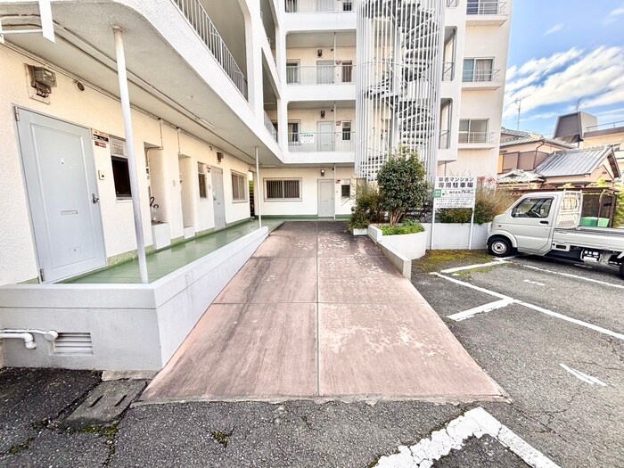 翠香マンションの物件外観写真