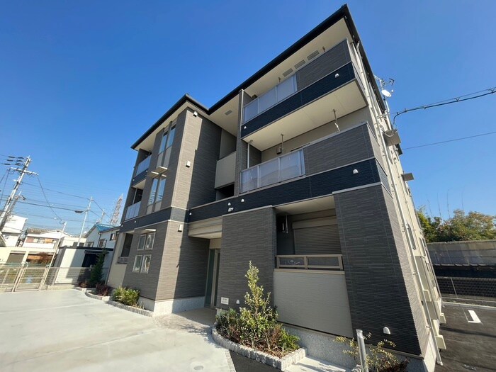 パルテール八尾の物件外観写真