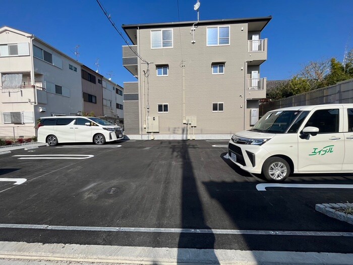 パルテール八尾の物件外観写真