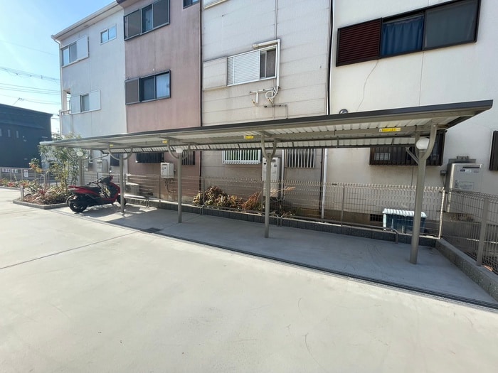 パルテール八尾の物件外観写真