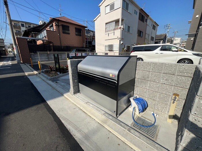 パルテール八尾の物件外観写真