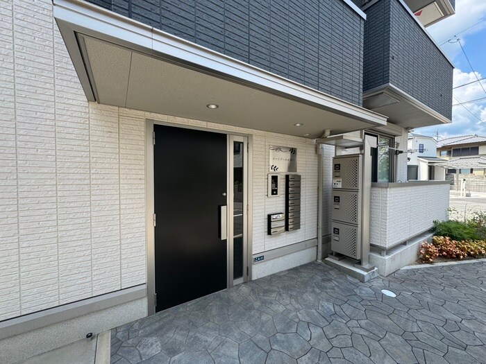 コートドール逆瀬川の物件外観写真