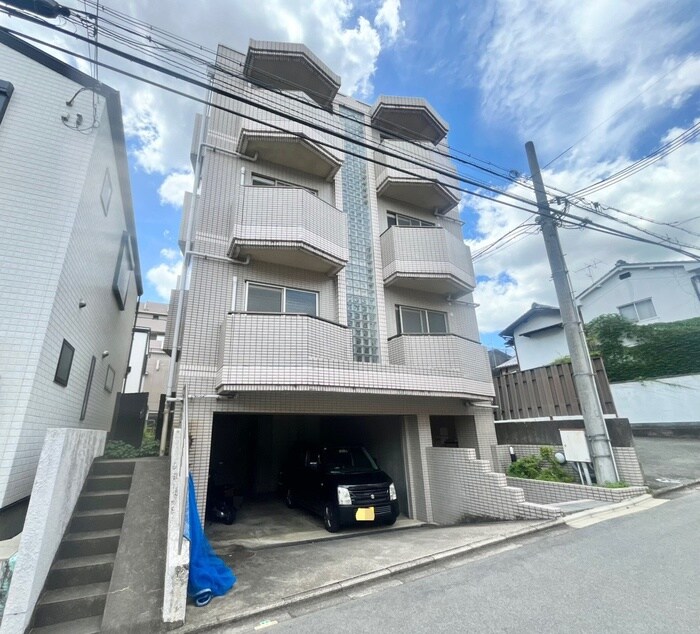 スクエアコートの物件外観写真