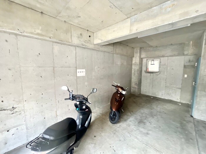 スクエアコートの物件外観写真