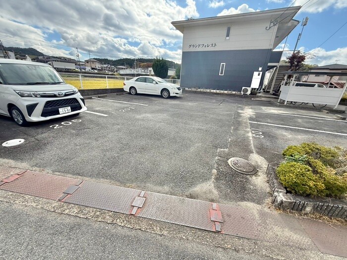 グランドフォレストの物件外観写真