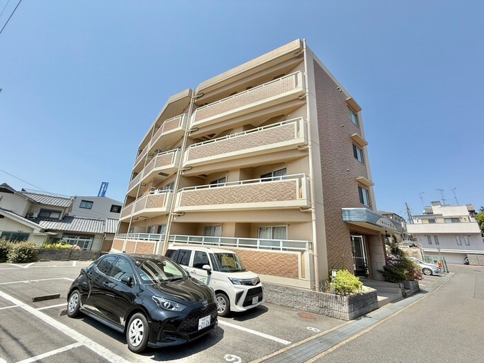 アヴァンセ一里山の物件外観写真