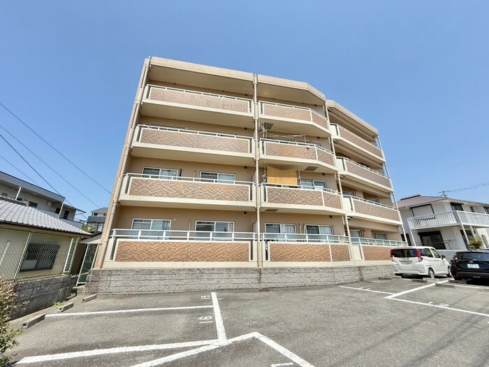 アヴァンセ一里山の物件外観写真