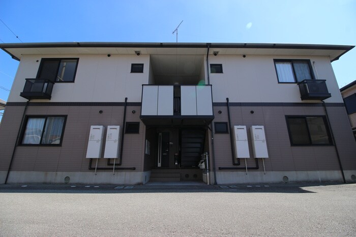 カーサフィオーレA棟の物件外観写真