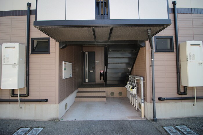 カーサフィオーレA棟の物件外観写真