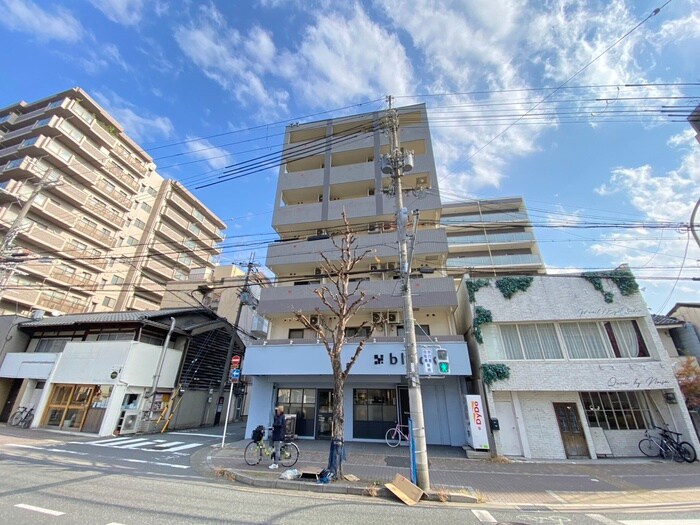 プレジ－ル西院の物件外観写真