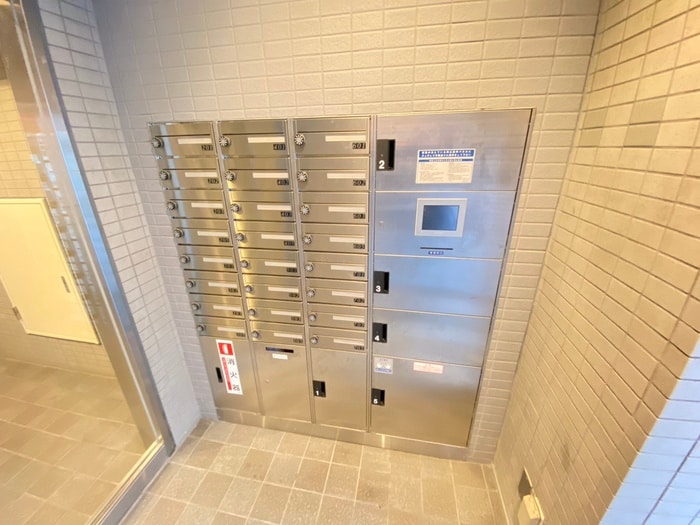 プレジ－ル西院の物件外観写真