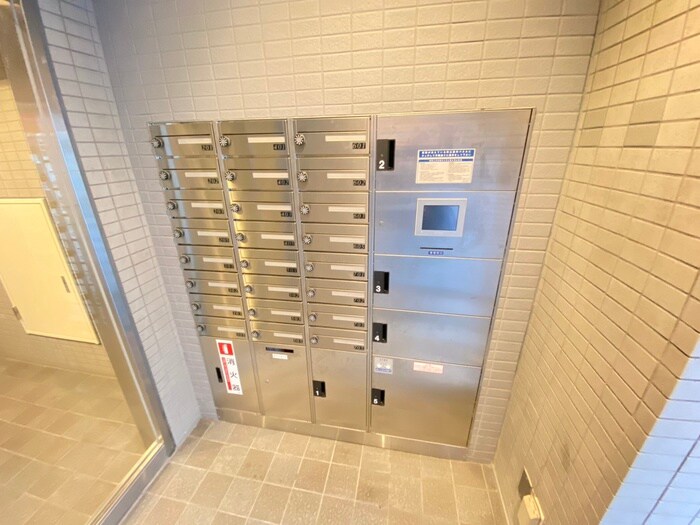 プレジ－ル西院の物件外観写真