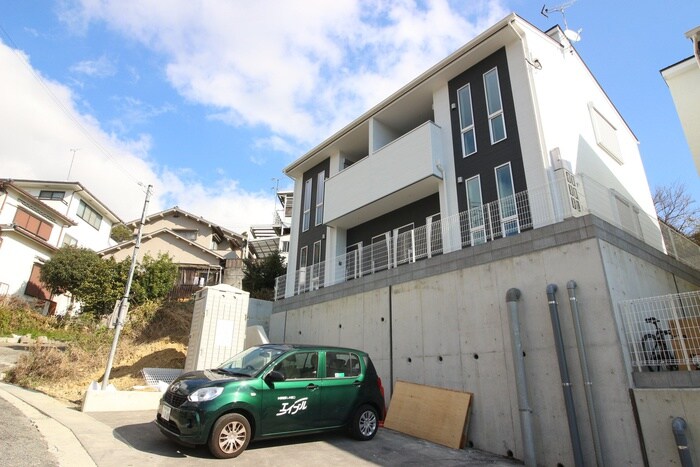 ウグイスコートの物件外観写真