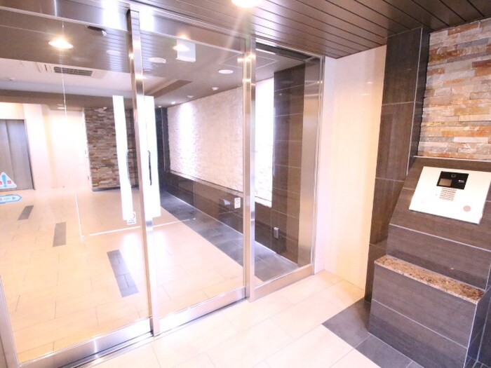 スペーシア江坂広芝町の物件外観写真