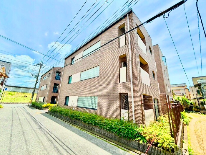 メゾンド・ファミ－ユの物件外観写真