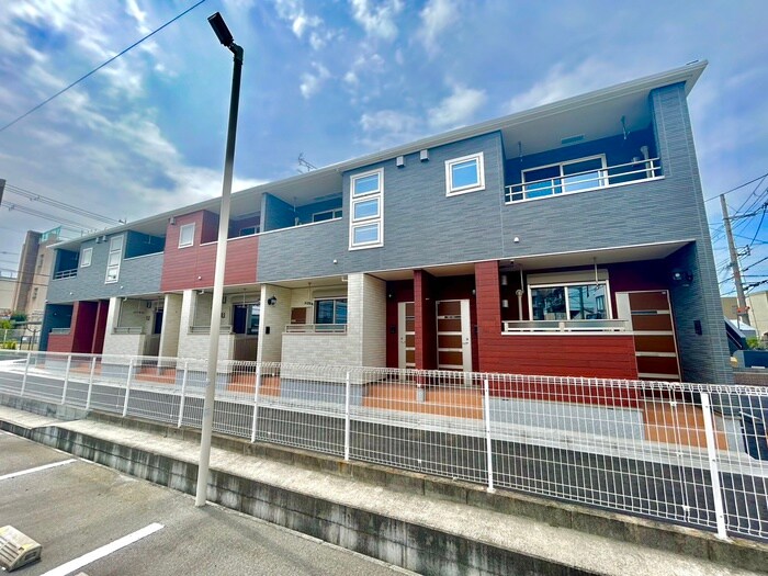 ジャイオスの物件外観写真