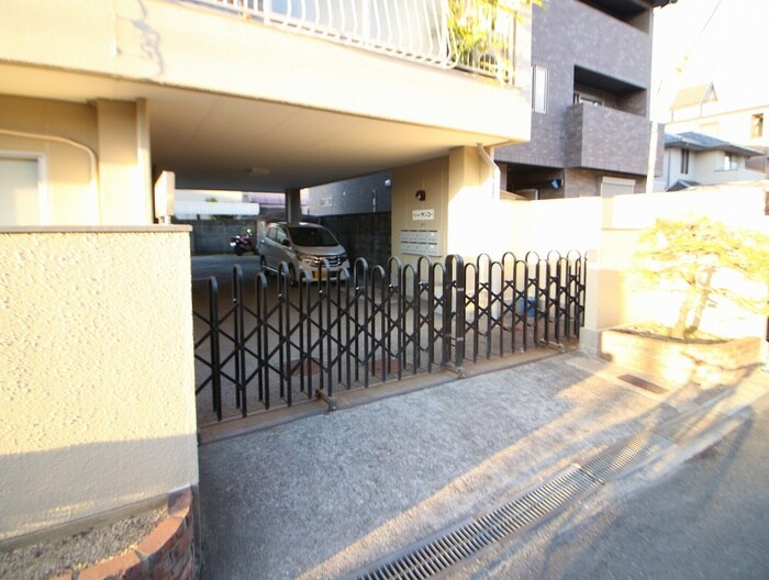 マンションサンコ－の物件外観写真