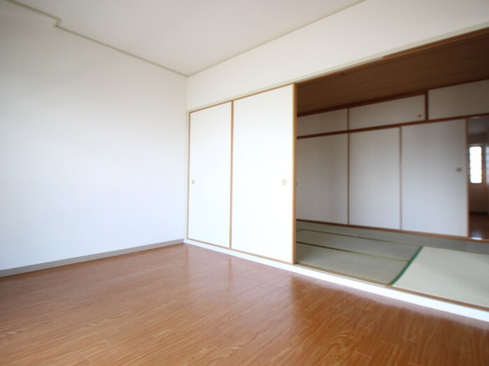 ＰＩＮＥ　ＣＯＵＲＴの物件内観写真